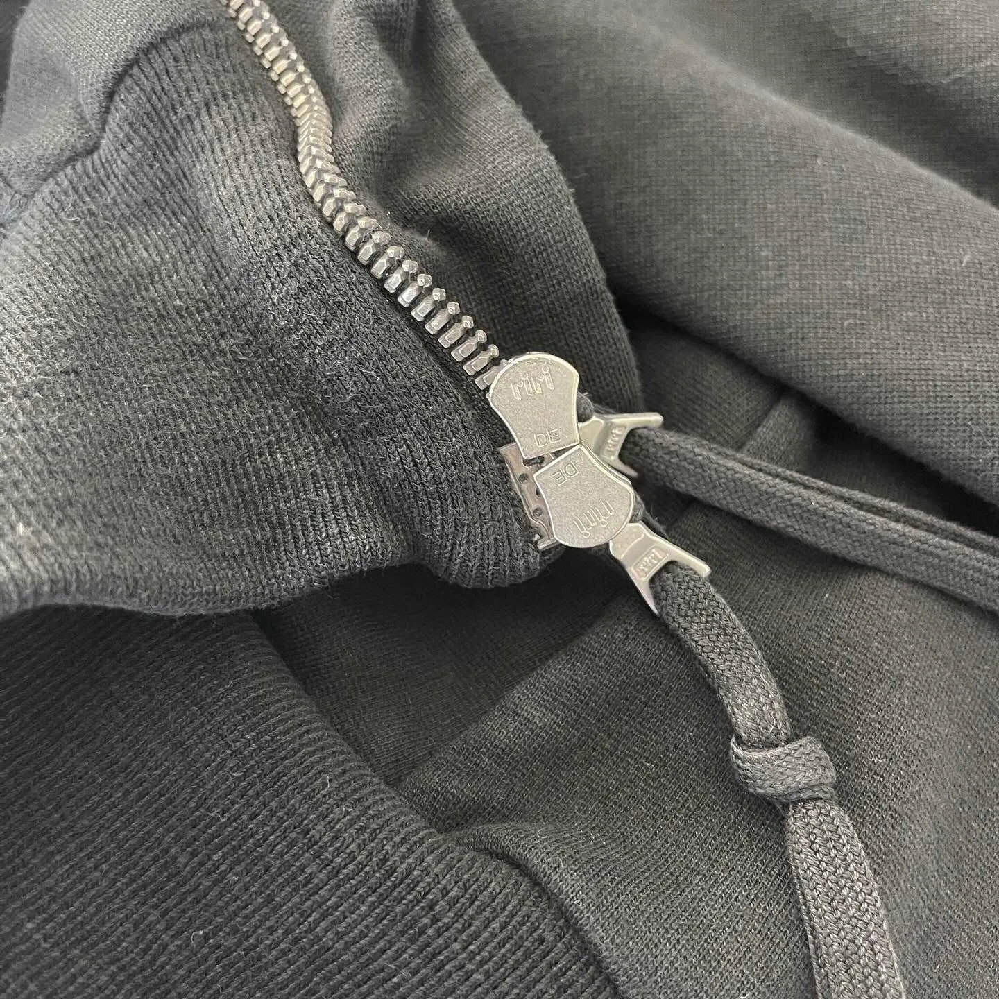 BORIS BIDJAN SABERI ZIPPER