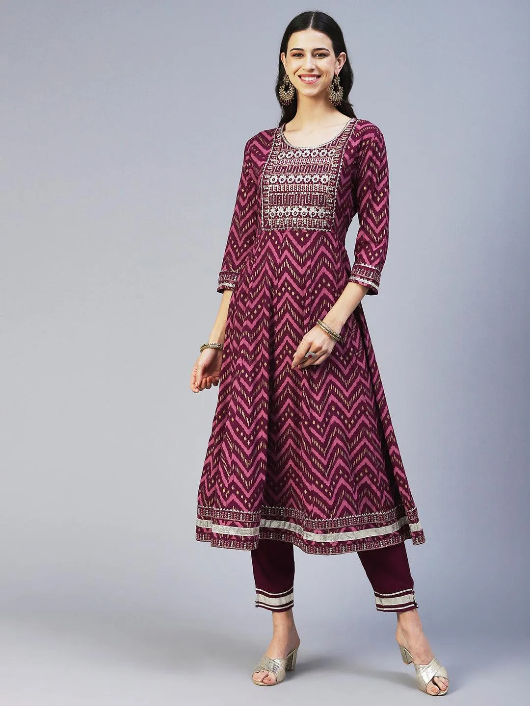 Chevron Printed Resham Embroidered Kurta With Pants & Dupatta - Maroon