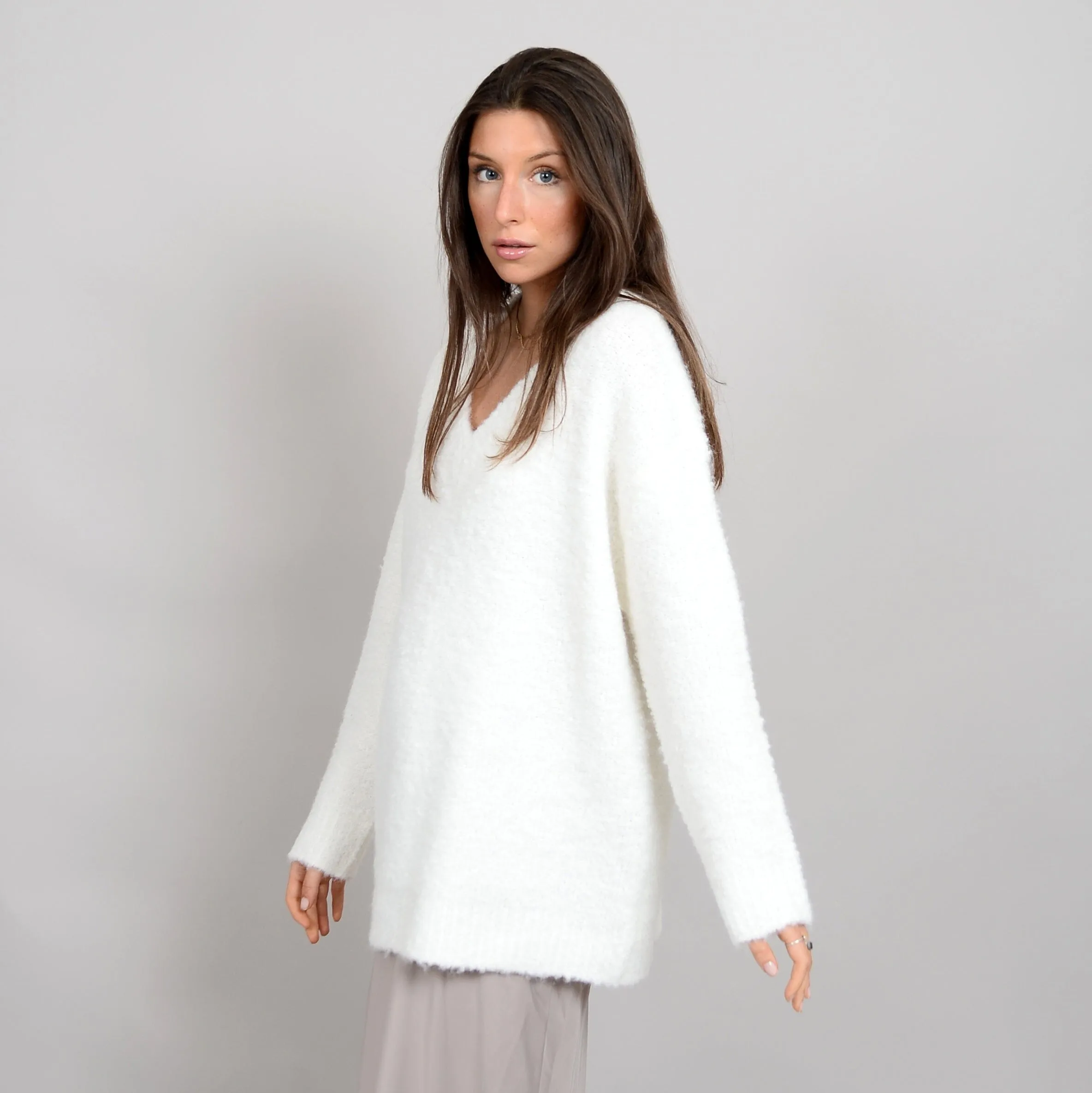 WINTER WHITE VNECK SWEATER