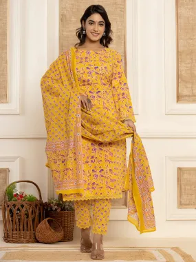 Yellow Cotton Ethnic Motif Print Straight Shape Pakistani Style Suit Set with Voile Dupatta